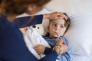 Febra la copii: De ce apare si cum se scade rapid febra la copii