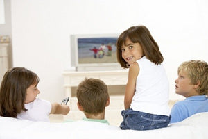 Nu puneti televizorul in camera copiilor! Le cresteti riscul de obezitate!